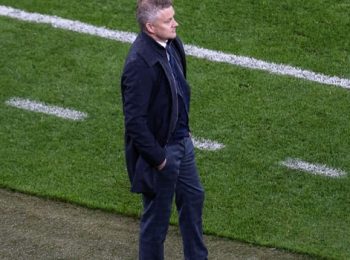 Gary Neville wants Ole Gunnar Solskjaer to fix the goalkeeper situation at Manchester United