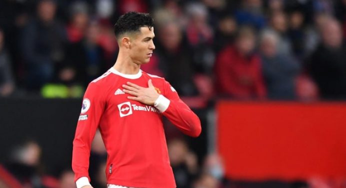 It’s a strange situation – Alan Hutton believes Cristiano Ronaldo won’t fit into Manchester United dressing room