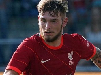 Michael Owen and Owen Hargreaves slam Liverpool youngster Harvey Elliot for his terrible dummy against Brentford as they lost 3-1