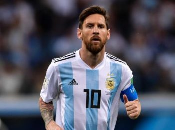 Lionel Messi expresses his gratitude towards former Argentina players as the team celebrate their World Cup win at home